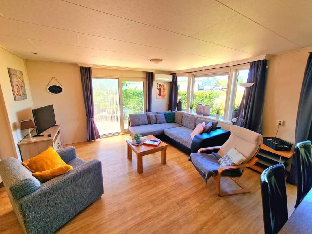 De Corner Van Zeeland Met Jacuzzi Sint Annaland Exteriér fotografie
